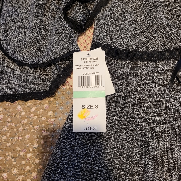 New classy dress - Picture 2 of 2